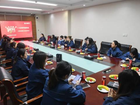 女神节欢乐 | 愿你熠熠青春，开放光线